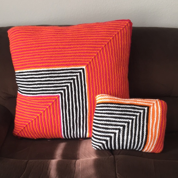 Knitted pillow cover with companion small pillow - Picture 9 of 10